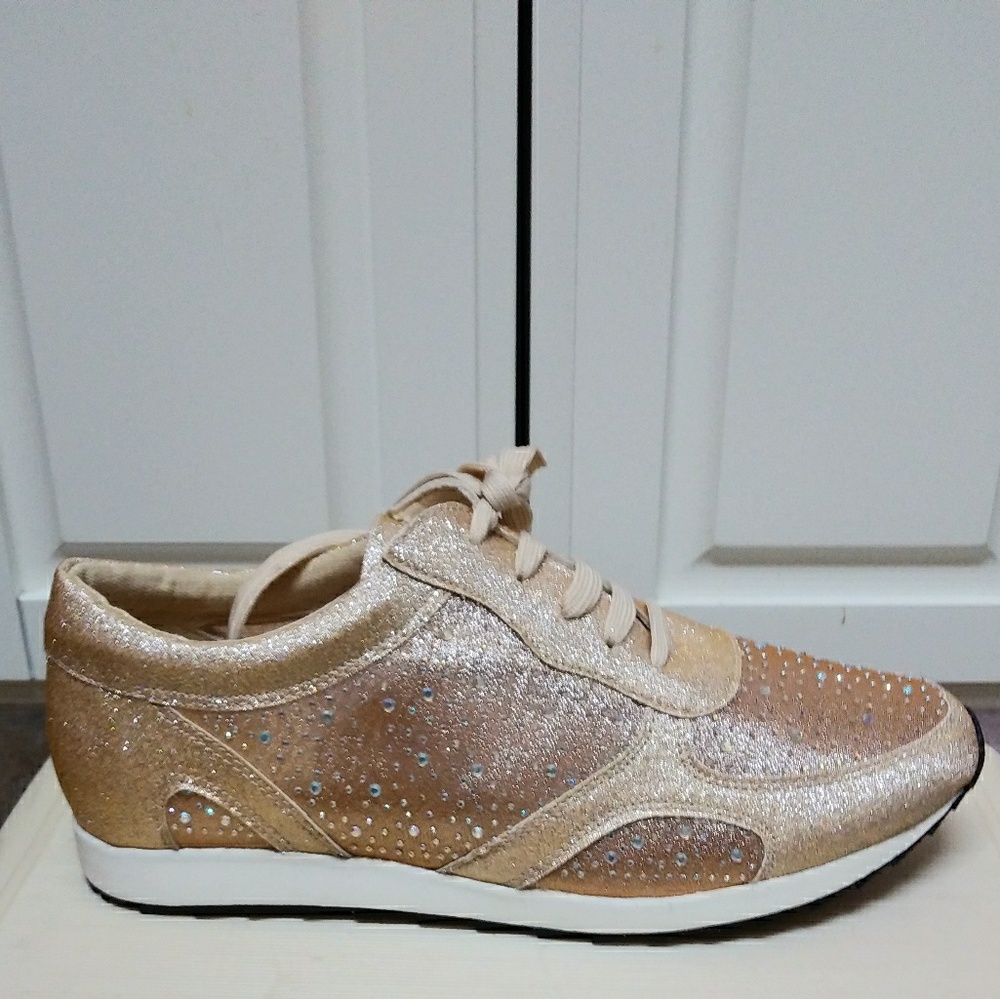 NEW WOMEN'S RHINESTONE STUDDED FASHION SNEAKER